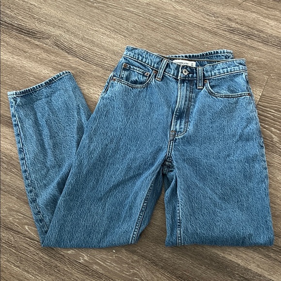 Abercrombie & Fitch Women’s High Rise Taper Jeans - Picture 1 of 6